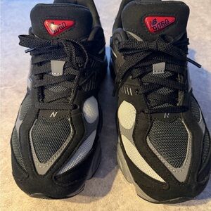 New Balance Black and Gray Athletic Shoes 9060